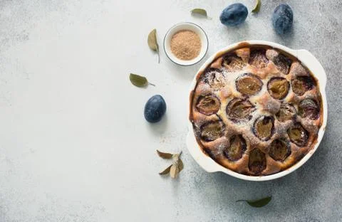 Rustic plum cake on a grey stone background Foto stock