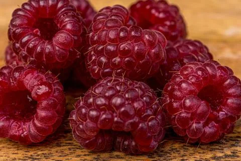 Rustic raspberry close up macro. Nature background. Fresh fruit. Foto stock
