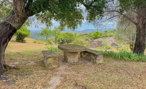 Rustic Stone Table in Sardinian Countryside.. Foto stock
