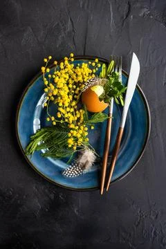  Rustic table setting Festive table setting for Easter holiday dinner deco... Foto stock