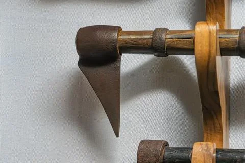 Rustic wall scene with two weathered Japanese tools a hammer and chisel, susp Foto stock