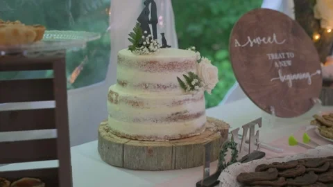 Rustic Wedding Dessert Table with Two-Tier Cake and Chocolate Cookies Vidéo 333944399