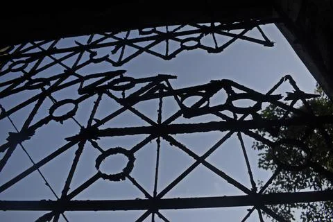 Rustic window framework in old abandoned building 库存照片