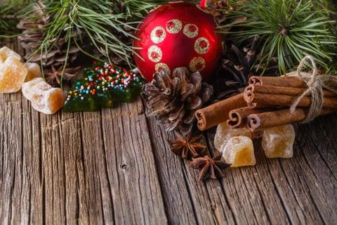 Rustic wooden table with spice and cup Foto stock