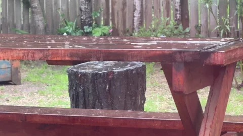 Rustic Wooden Table Under Rain in Green Yard Vidéo 317723298