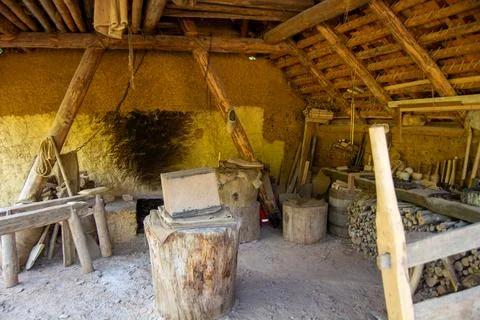 Rustic workshop interior with traditional tools Foto stock