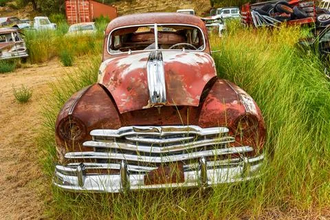 Rusting Car in Junk Yard 스톡 사진