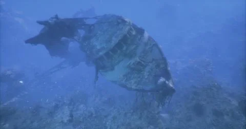 Rusting shipwreck rests on ocean floor amidst colorful marine life Stock Illustration