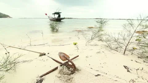 Rusty Anchor in sand Video stock 21999198