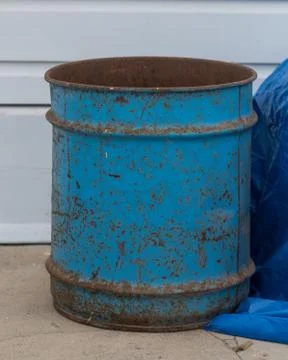 Rusty Blue Bin 库存照片