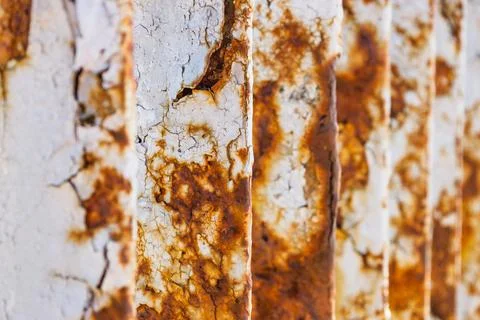 Rusty bridge railing texture background with cracked white paint Foto stock