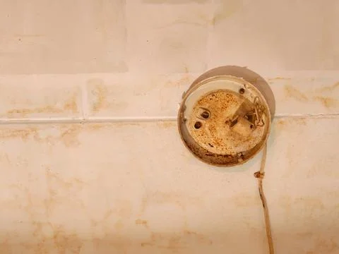 Rusty broken ceiling light fixture showing water damage Stock-Fotos