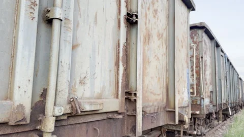 Rusty cargo train wagon doors perspective panning Stockbeeldmateriaal 333654466