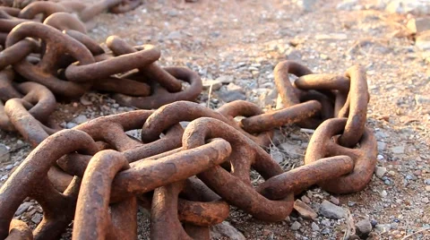 Rusty chain on gravel Video stock 48405151