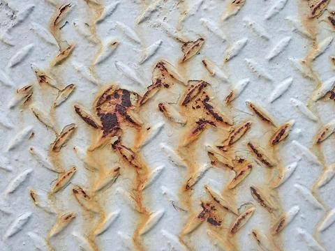 Rusty diamond plate texture on white painted metal floor background Stock-Fotos