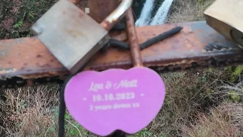 Rusty love locks padlocks on an iron fence 動画素材 327810483