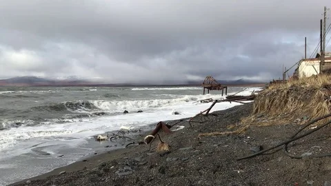 Rusty metal debris on the seashore. 動画素材 80261575