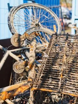 Rusty metal junk objects (bicycle, shopping cart) collected from the sea Foto stock