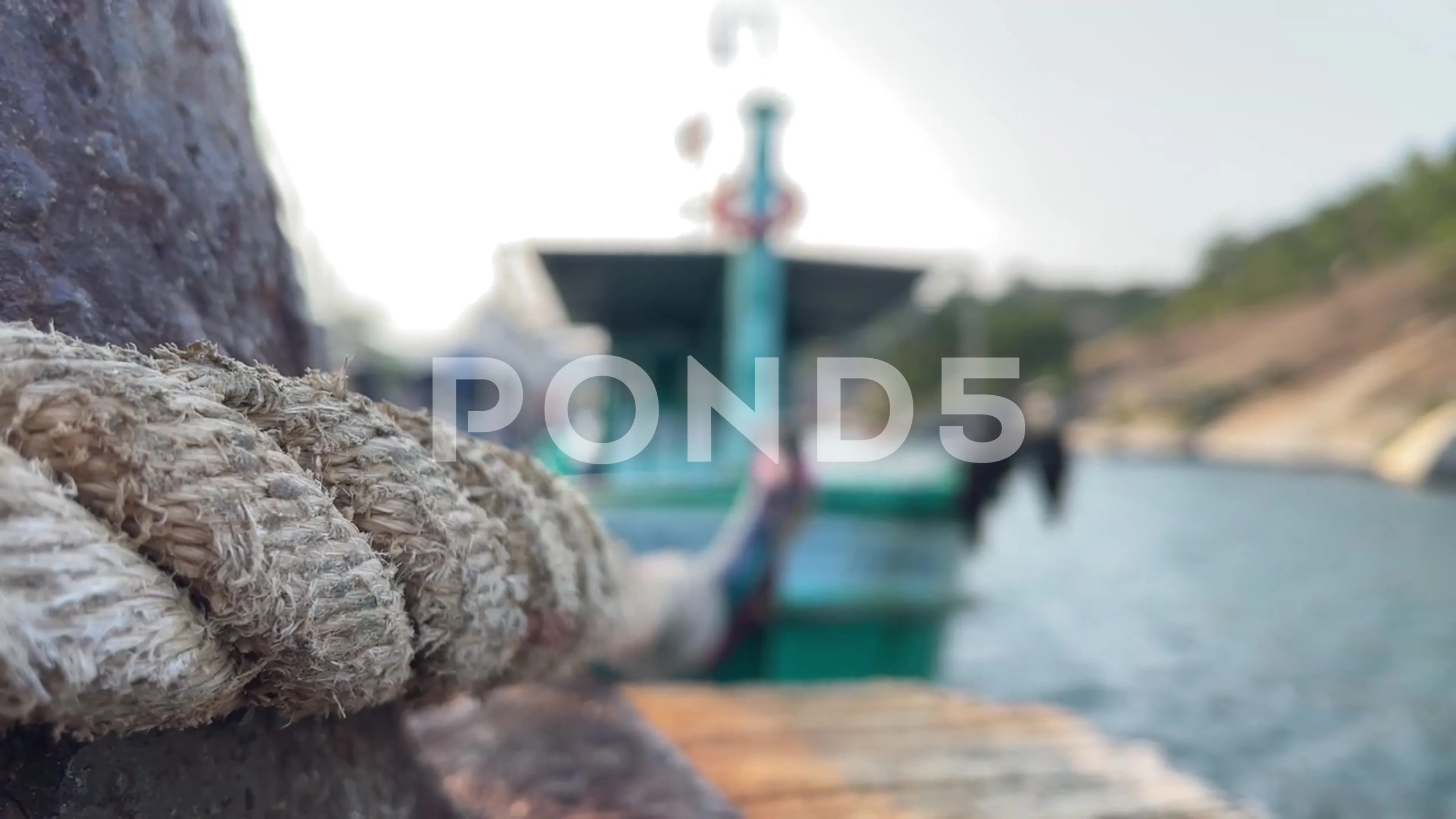 Rusty mooring bollard with rope tie dock, Stock Video