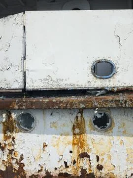 Rusty Old Boat Hull Peeling Paint Windows Weathered Vintage Ship Stockfoto's