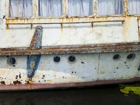 Rusty Old Boat Hull Peeling Paint Windows Weathered Vintage Ship Stockfoto's