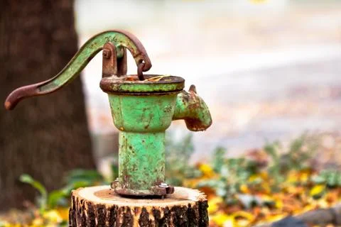 Rusty olf water pump 스톡 사진