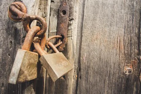 Rusty padlock old door Fotos de archivo