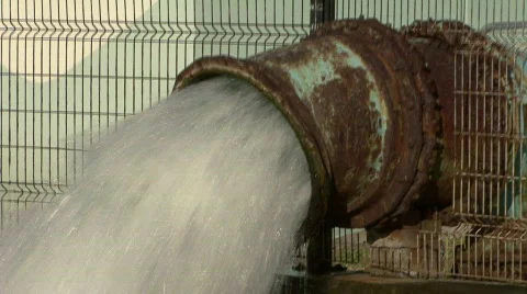 Rusty Pipe &amp; Gushing Water 스톡 동영상 294399