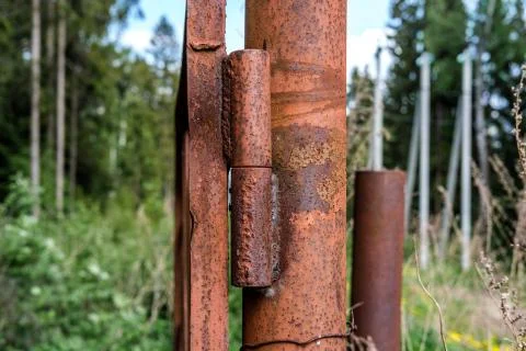 Rusty post and gate loop. Foto stock