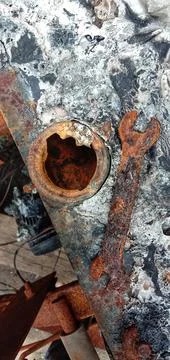 Rusty ring spanner above the motorcycle tank hole Foto stock