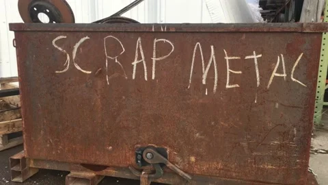 Rusty Scrap Metal Bin Vidéo 98424090
