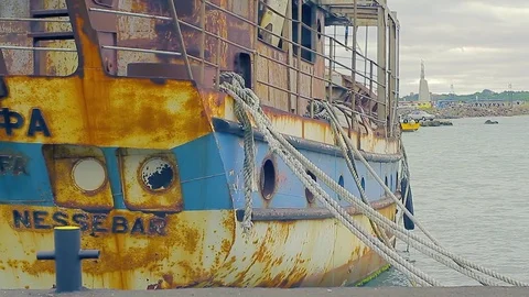 Rusty ship and the dock 動画素材 78069201