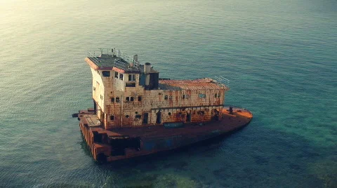 Rusty ship Stock-Footage 733798