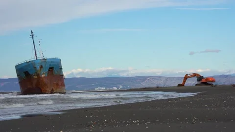 Rusty Ship Hull Stuck in Sand Showing Concept of Fail and Market Stagnation Vídeos de archivo 331144624