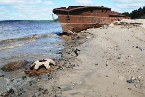 Rusty ship on the shore of  ob river in russia Foto stock
