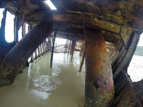 A Rusty Shipwreck Lying Beneath Tranquil and Calm Waters, Shrouded in Mystery Foto stock