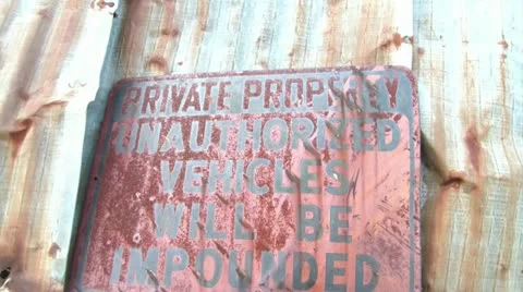 Rusty Sign Vehicles Will be Impounded Stockbeeldmateriaal 12613130