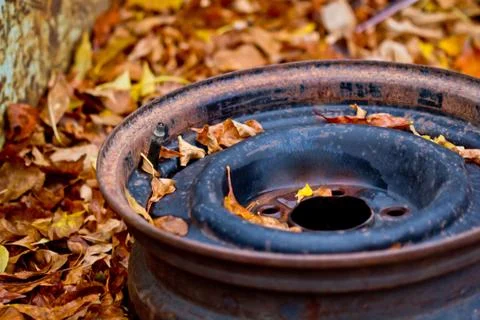 Rusty tire rim Fotos de archivo
