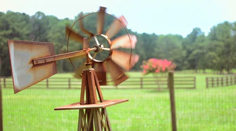 Rusty Weather Vane on a Farm 動画素材 38267098