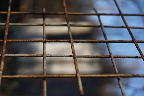 Rusty wire rolls for concrete floor work. Building construction Stock-Fotos