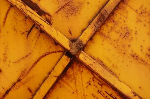 Rusty yellow metal background Stock-Fotos