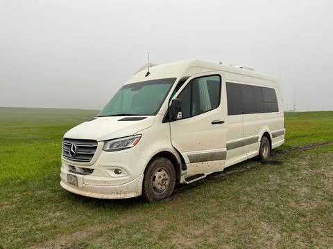 A RV Sprinter Van stuck in the mud in the Wall, SD boondocking spot in Badl.. Stock-Fotos