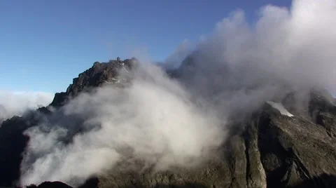 Rwenzori mountain view with passing clouds 库存影片 44333378