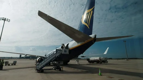 Ryan Air  spin around. Stock Footage 129242169