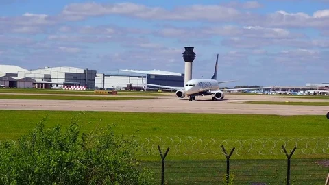 Ryanair aeroplane Stock Footage 76570282