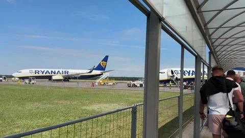 Ryanair airplanes getting ready for flight at Warsaw Modlin Airport WMI. Modlin 스톡 동영상 279659011
