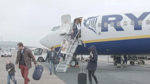 Ryanair Boeing 737-800 Stock Footage 35216752