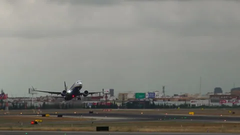 Ryanair Boeing 737 climbing after takeoff against dark grey sky 動画素材 337791033