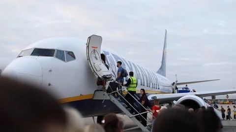 Ryanair Stock-Footage 129824082