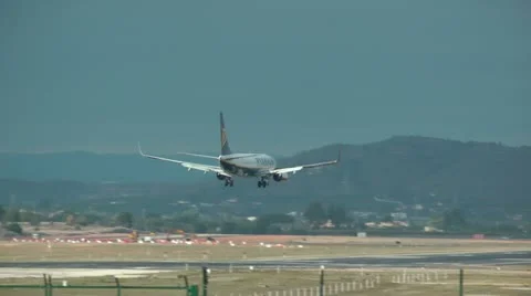 RyanAir Landing Stock-Footage 12031664